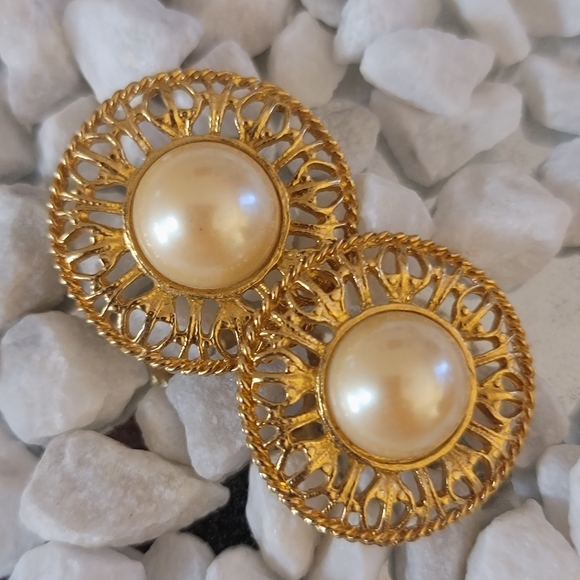 Vintage Jewelry - Vintage Gold-Tone Filigree Pearl Earrings